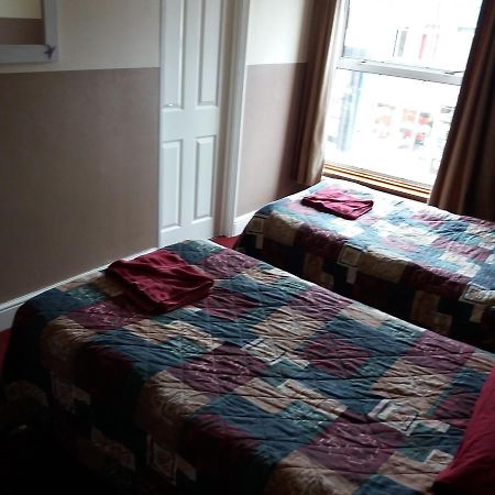 The Crouch Oak Bed and Breakfast Addlestone Exteriör bild