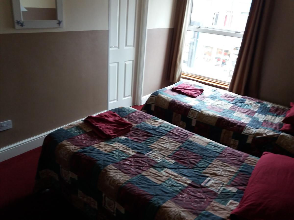 The Crouch Oak Bed and Breakfast Addlestone Exteriör bild