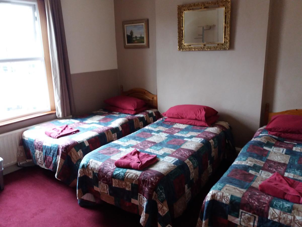 The Crouch Oak Bed and Breakfast Addlestone Exteriör bild